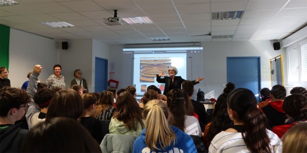 L’Europe en questions au collège Louis Merle de Secondigny L’Europe en questions au collège Louis Merle de Secondigny