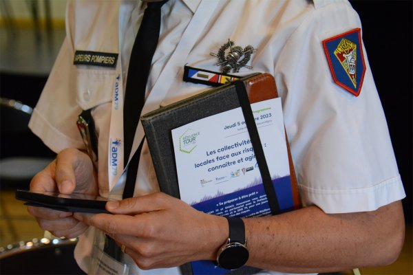 Les collectivités locales face aux risques ; entraînement en conditions réelles Les collectivités locales face aux risques ; entraînement en conditions réelles