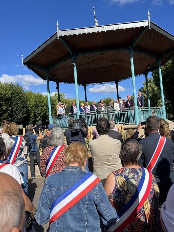 Melle, épicentre d’un rassemblement sous haute tension contre les Melle, épicentre d’un rassemblement sous haute tension contre les